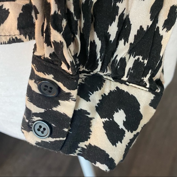 Topshop Animal Print Button Down Shirt Size 4 - Picture 9 of 10